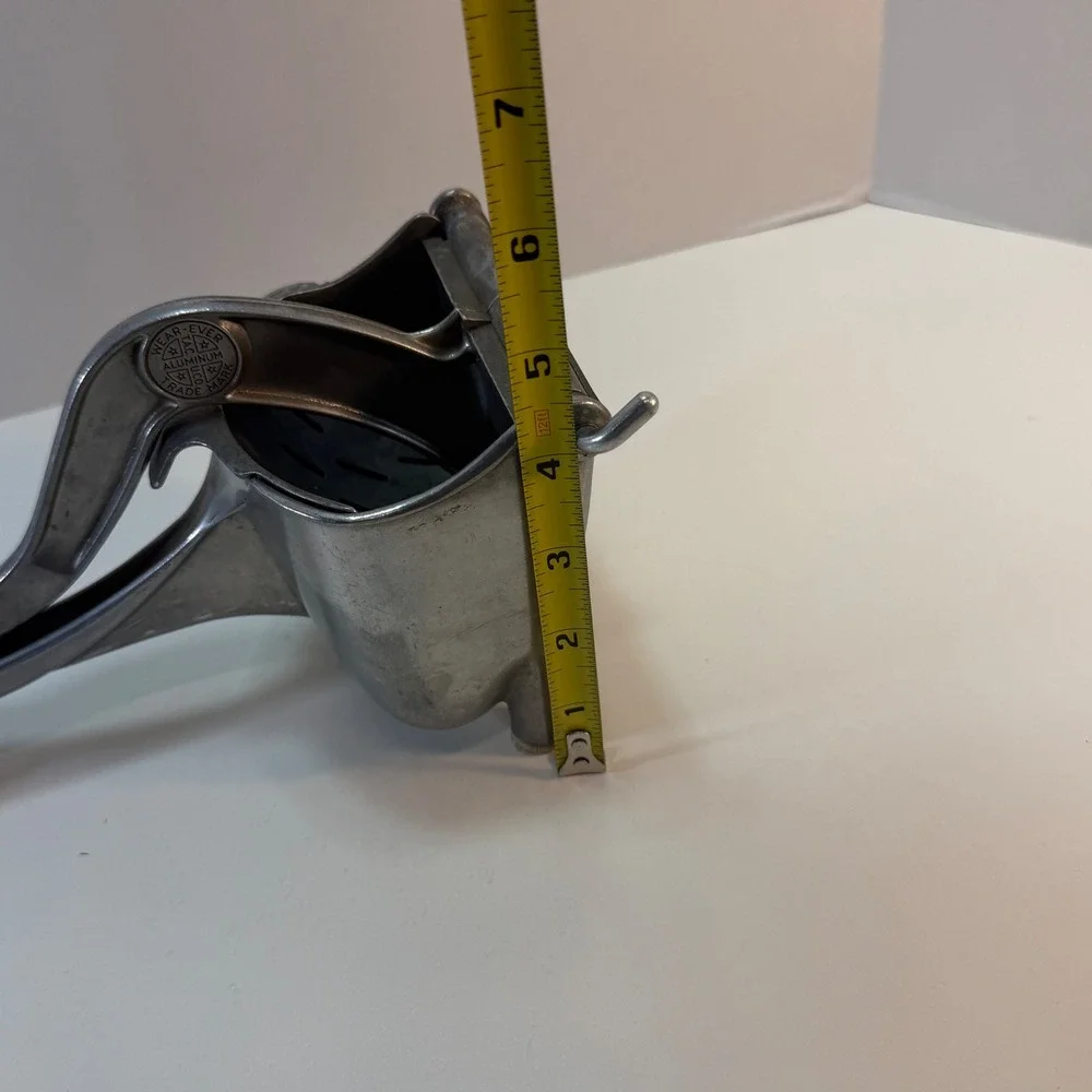 Wear-Ever Citrus Juicer Manual Hand Press Silver Vintage Aluminum No. 334 USA